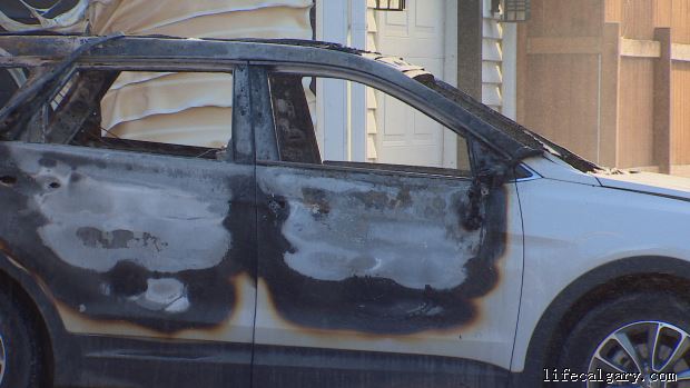 mount-royal-shooting-calgary-white-suv-burned.png